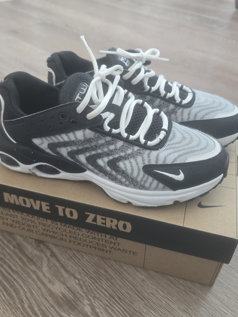 Nike Kids Black and White Wave-Pattern Sneakers